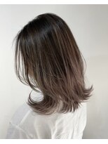 グレージュ×ミディアム