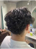 大人っぽい大きめカールのメンズパーマスタイル!