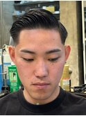1500黒髪刈り上げツーブロックフェードカットバーバースタイル