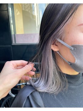 ミクマル(micmal) 大人可愛いストレートインナーカラーパープルシルバー外ハネ