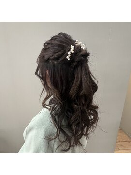 イーエル グランデ(e.ll grande) ハーフアップアレンジ