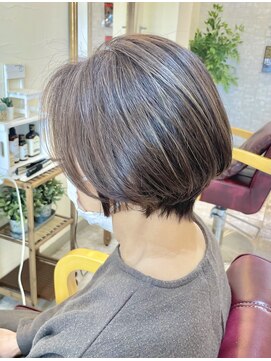 クオリア(Quaria) 大人ショートボブ簡単スタイリング