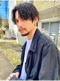 S字のカールが人気のセンターパート×波巻きスパイラルパーマ