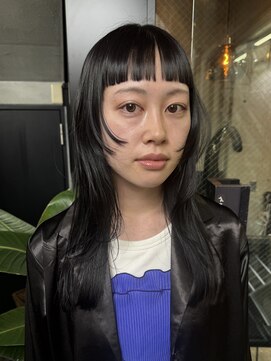 ナループロアポンテ(Nalu pu loa PONTE) ミディアムレイヤー顔まわりレイヤーオン眉ナチュラルレイヤー