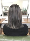 バレイヤージュ×外ハネミディ