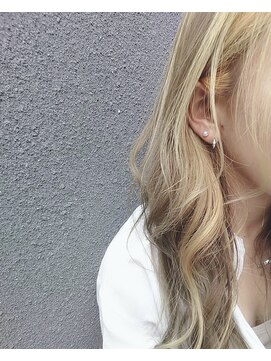 ビスポーク(BESPOKE) 20代30代40代ミルクティベージュオルチャンヘアハイトーン