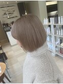 ベージュカラー×ボブ