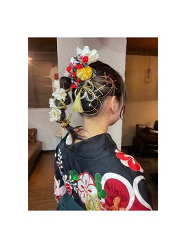 メグル(MEGURU,) 成人式や卒業式でしか使えない派手なヘアセット