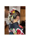成人式や卒業式でしか使えない派手なヘアセット