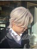 【宇根底知穂】センターパートウルフ　ホワイトベージュ