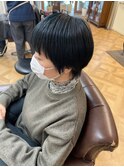 ブルーグリーンハイライトのショートスタイル