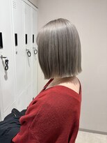 パプス ド コワフュール 川西能勢口店(Pap's de coiffeur)&nbsp;ぱつっとボブにシルバーカラー＊