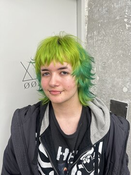 オーン 渋谷(OOn) 黄緑デザイン