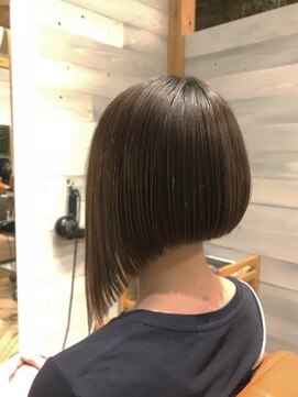 マグサロンギャラリー(Mag salon gallery) 前下がりボブ (鋭角というオーダー)