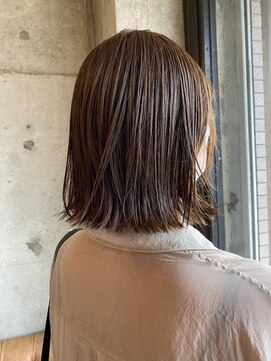 ヘアーアンドメイク ファット(Hair&Make PHAT) ナチュラルボブ切りっぱなし外はねアッシュカラー20代30代