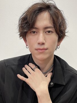 フイ 代々木(Hui) スパイラルパーマアップバング波巻き束感ショート