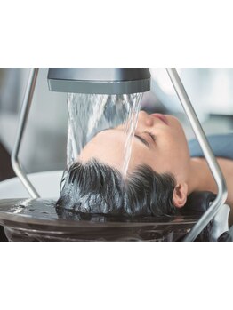 【とにかく癒されたい方◎】頭浸浴/頭を包み込むお湯の温もりとせせらぎの音でひと時の極上空間へ。