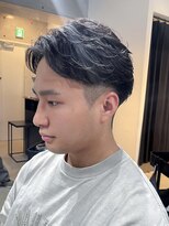 ブルニール 中崎町(BLEUNIR)&nbsp;フェザーパーマ　センターパート　韓国ヘア　ビジネスヘア