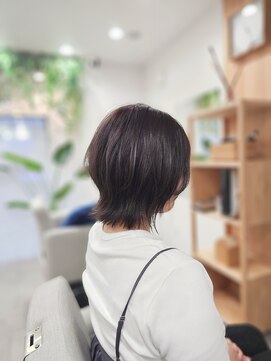 ツナグ(TSUNAGU) 切りっぱなしレイヤーボブ×赤みを抑えた透明感カラー