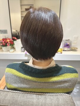 自然にまとまるショートヘアー