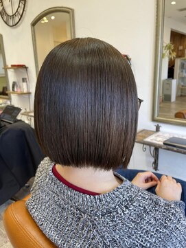 ラテ アトリエ(latte atelier) 前下がりボブ/オリーブカラー/軽めスタイル