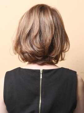 アンダートゥリー(_TREE) 大人のショート「キャメル×セクシー」【表参道】