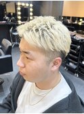 大人のホワイトブロンドショート