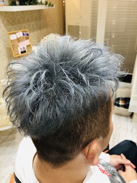 ヘアーアンドビューティー ギブリ(Ghibli) シルバーアッシュ