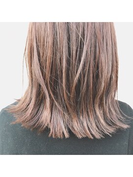 ビーハイブ ギフト(BeeHIVE GIFT) 透け感ハイトーンシルバーグレージュ 外ハネミディアム