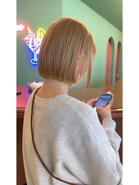 スリー(three) ベージュカラー