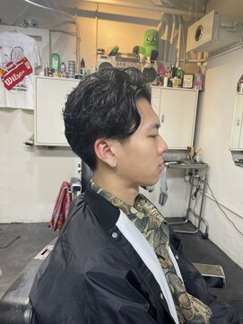 メリケンバーバーショップ フクオカ(MERICAN BARBERSHOP FUK) 波巻き束感ショートツーブロックマッシュアップバングコンマヘア