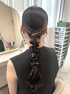 ミラ(Mila) ロングヘア　大人タイト編み下ろし＊金箔ヘア