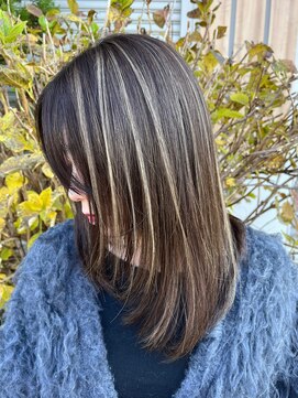 リングバイモアムー(Ring by Moremuu) issy　ハイライトカラー