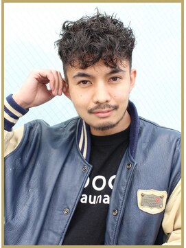 ジジバイワースホワイル(jiji by WORTH WHILE) ハイライト波巻きアップバングツーブロックマッシュ束感ショート