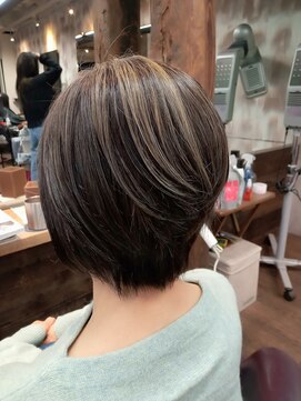 美ゼンヘアー 東久留米店 ZEN hair グラデーションボブ（ハイライトシルバーカラー）