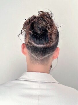 アクティフ(actif) マンバンヘア ツーブロックスキンフェードアート