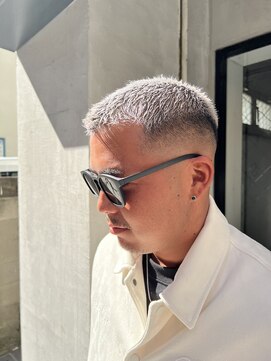 ワン(ONE) ホワイト×スキンフェード