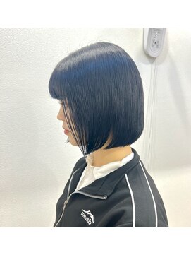 アオ(ao.) 暗髪×切りっぱなしボブ