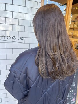 ノエル(noele) ベージュ×透明感カラー