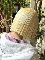 マニア(mania.)&nbsp;ブロンドカラー抜きっぱなしブリーチハイトーンダブルカラーボブ