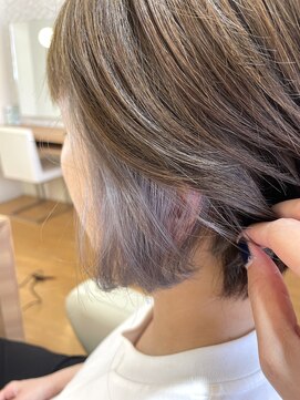 ニューヨークニューヨークマザーズ(NYNY Mothers) ショートボブ/イヤリングカラー/シルバーグレー/透明感