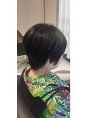 耳かけショートカットスタイル