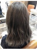 オリーブベージュ