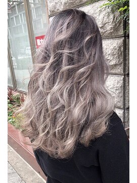 リア 大阪梅田(Ria) ～外国人風バレイヤージュグレーアッシュ～【Ria 大阪 梅田】