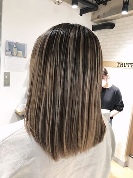 トゥルース 獨協大学前店(Hair&Make TRUTH) シャドールーツ