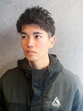 フジヤマバーバーショップ アジト(FUJIYAMA BARBER SHOP ajito) ツーブロックアップバングフェード【田中美旺】b111