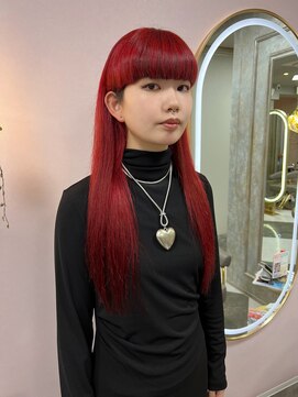 ガルボ ヘアー(garbo hair) 赤髪　ロング　ヘアー　重め前髪　ぱっつん　個性　プルエクステ