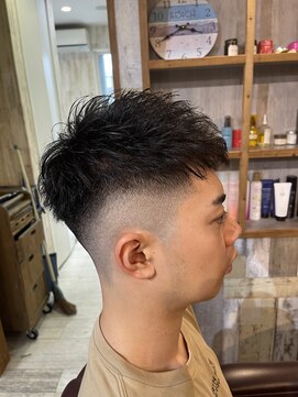 デルフィーノ ヘアーパフォーム(delfino hair perform) メンズザクザクフェードカットとパーマ