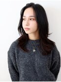ルーズな毛束感のナチュラルロングスタイル