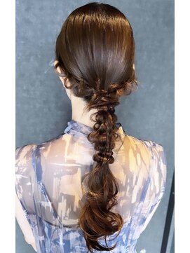 シーク(seak) 編みおろしヘアアレンジ